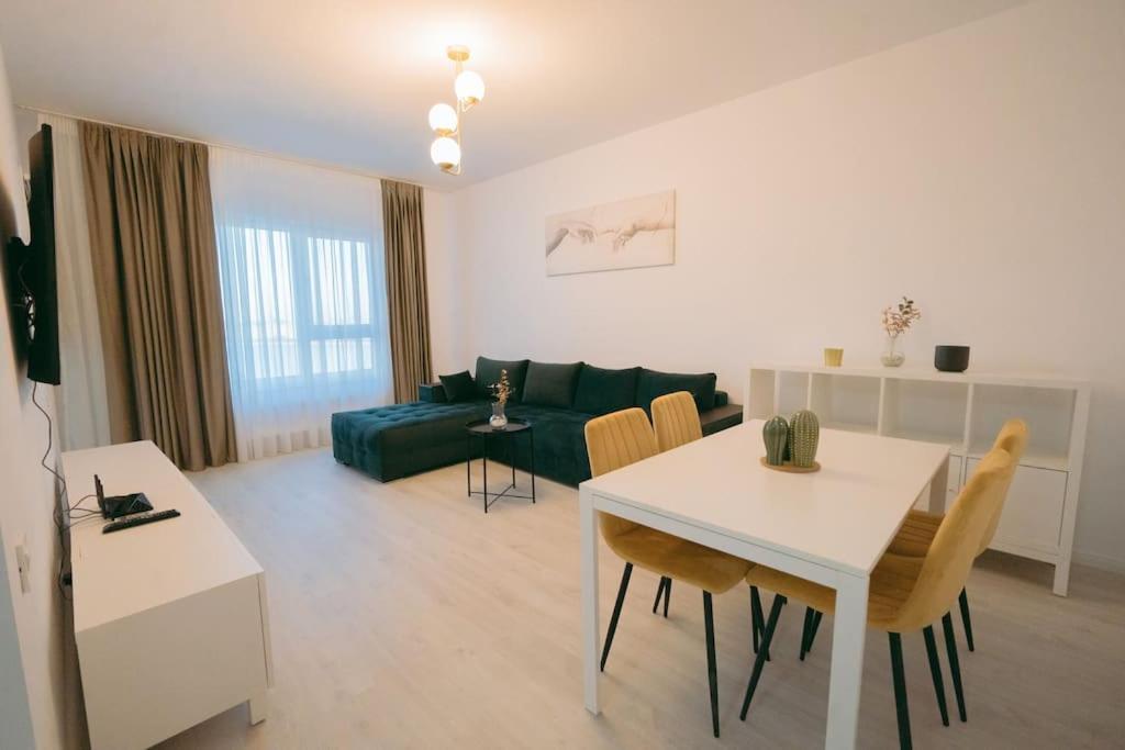 House By The 6 דירה